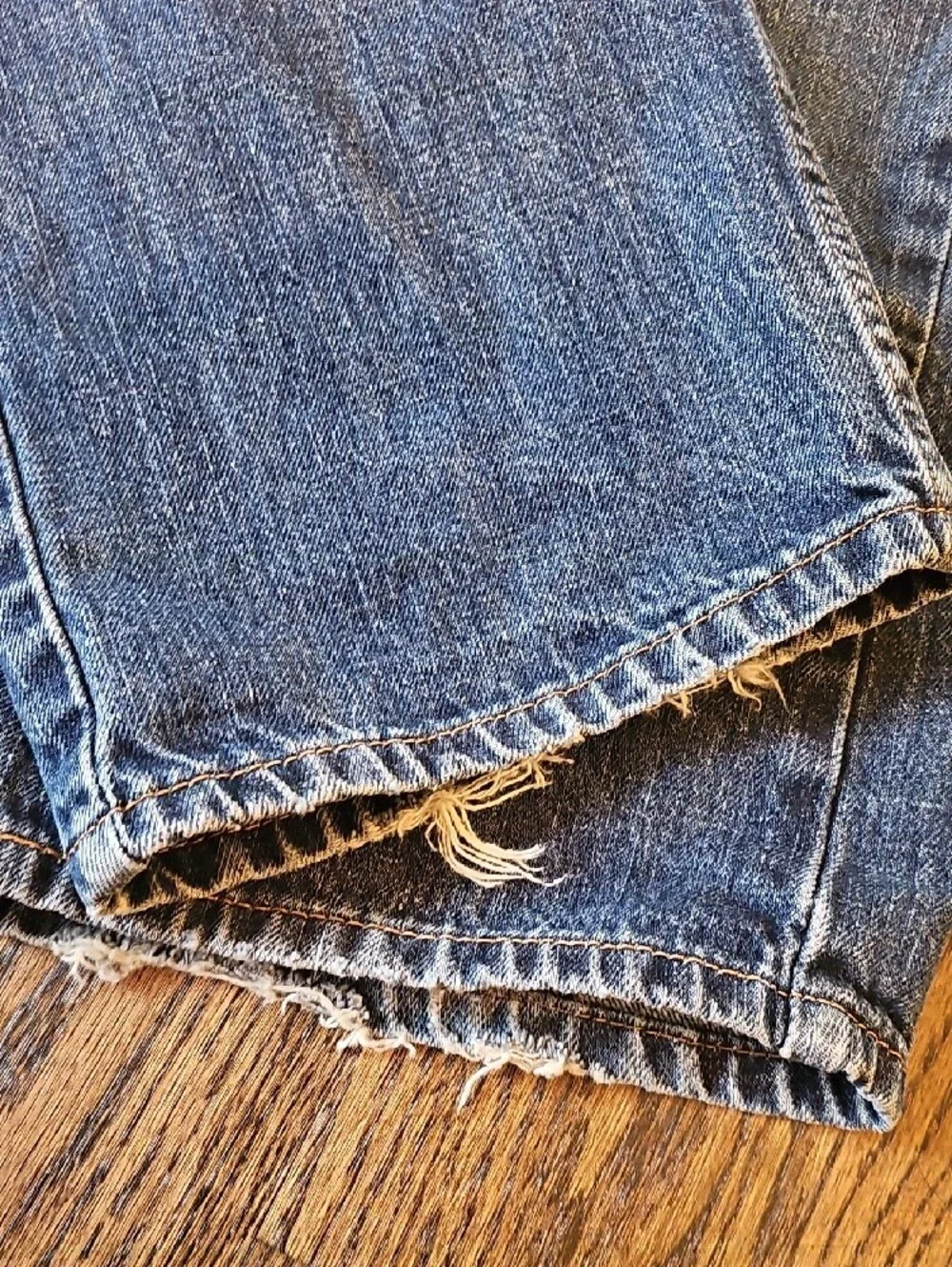 Levi's 559 Relaxed Straight Fir Distressed Blue Jeans
